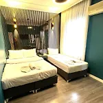 Royal Boutique By Kaya Royal Anex Bulding-no Lift - 24 Coffees And Tea Are Free At The Terrace Restaurant Hotel 3*